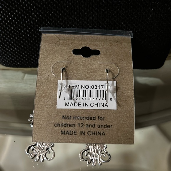 🎉HP🎊Antique Metal Cross Earrings - Picture 2 of 3